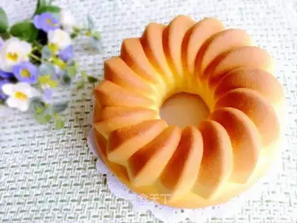 The crown chifeng cake