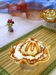 Crackers of vanilla ice cream
