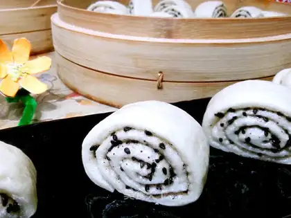 Black sesame rolls