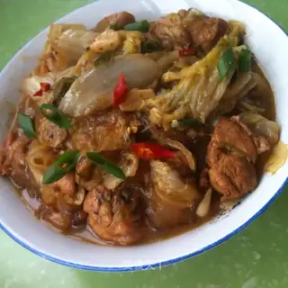 Chicken leg stew with cabbage