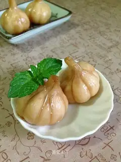 Sugar and garlic