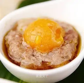 Steamed lazy cake with salted egg yolk