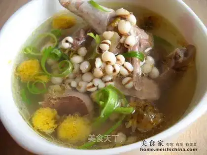 Coix seed, chrysanthemum, young pigeon soup