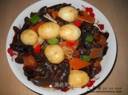 Roasted pigeon eggs with fungus