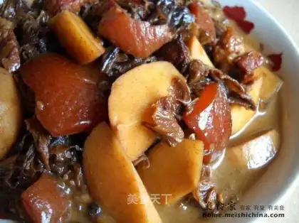 Braised pork with plum vegetables and taro