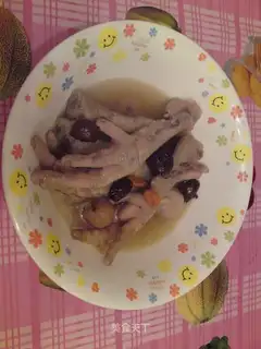 Medicinal chicken foot soup