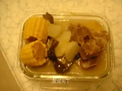 Strong aroma pork ribs soup