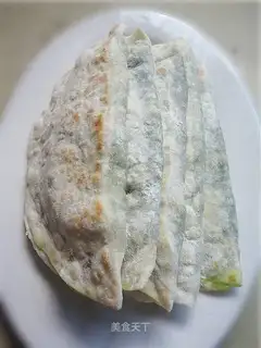 Shrimp skin and leek box