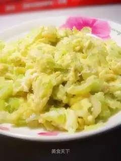 Scrambled eggs with parsley