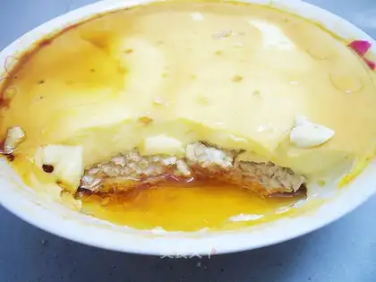 Steamed eggs with meat pie