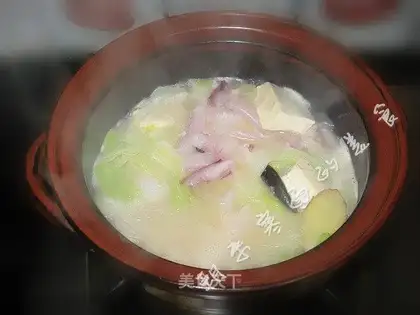 Chinese cabbage, squid and tofu casserole