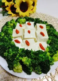 Garlic white, red and green