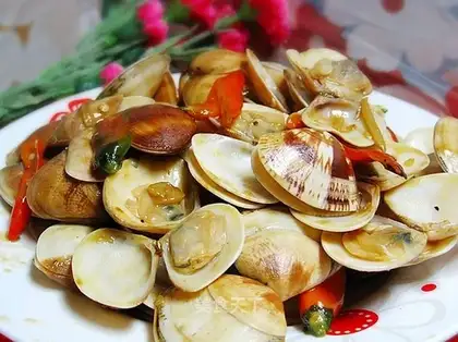stir-fried clams with spicy sauce