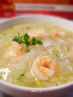 Shrimp and shredded radish soup