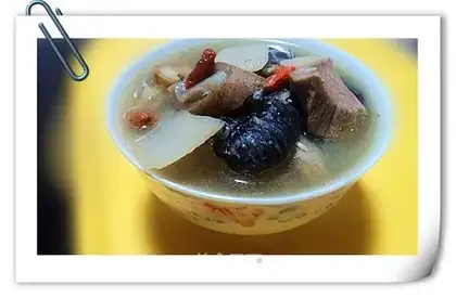 American ginseng and shredded bamboo chicken soup