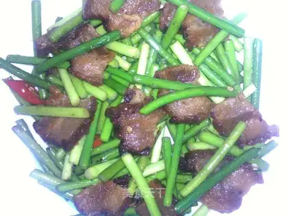 stir-fried bacon with garlic moss