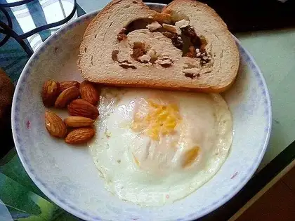 Fried eggs in the microwave