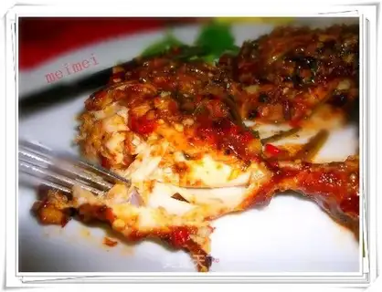 Roasted chicken legs with garlic and pepper