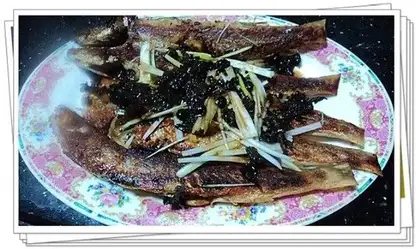 Pan-fried sea sausage fish with perilla