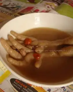 Stewed chicken feet with wolfberry and peanut
