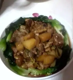 Steamed potato chicken with tomato