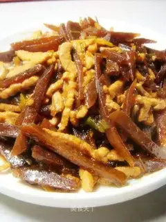 stir-fried shredded pork with rose head vegetables