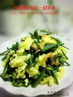 Scrambled eggs with leek moss