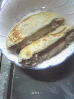Pork, pickled cabbage and vermicelli pie