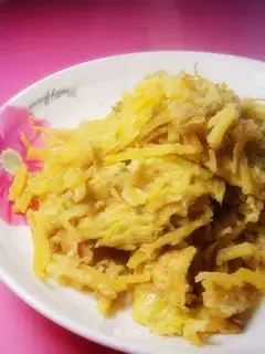 Fried shredded sweet potato with egg