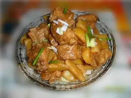 Braised potatoes with pork ribs