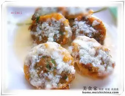 Snow-white stuffed tofu pudding