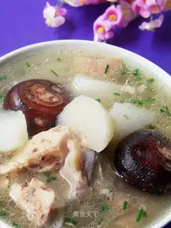 Chinese yam horseshoe leg bone soup