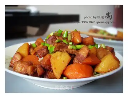 Braised pork with potato and carrot