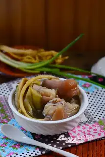 Pork foot soup