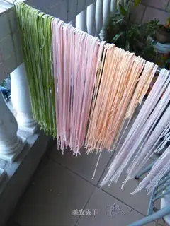 Color noodles