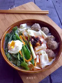 Spicy beefball noodles