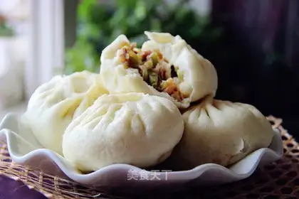 Puffy pork bun