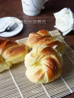 Milky coconut bread