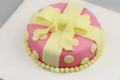 Rolling sugar cake
