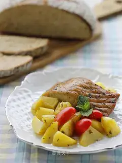 A roasted potato mackerel