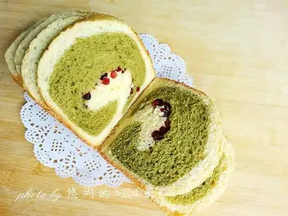 Tea cranberry toast