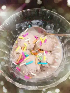 Blueberry jam ice cream