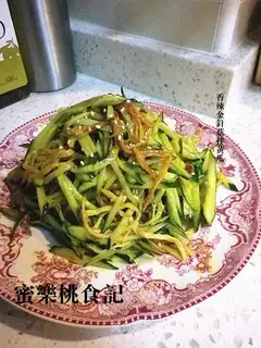 Spicy golden mushroom cucumber