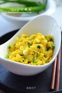Onion fried eggs