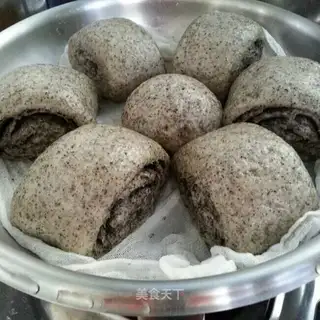 Black sesame rolls