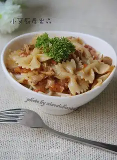Tomato bacon butterflies