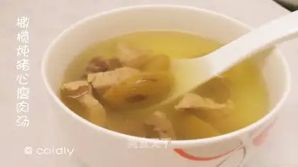 Olive-cooked pig-crawling broth