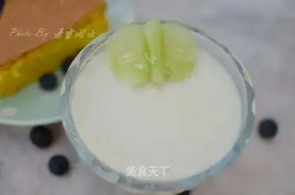Peach yogurt shake