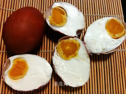 Picking salted eggs