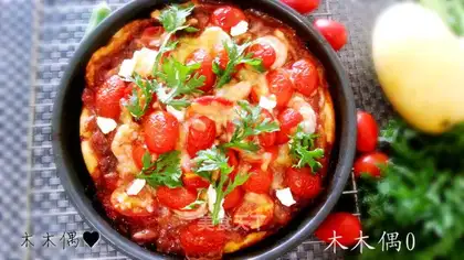 Tomato cheese pizza